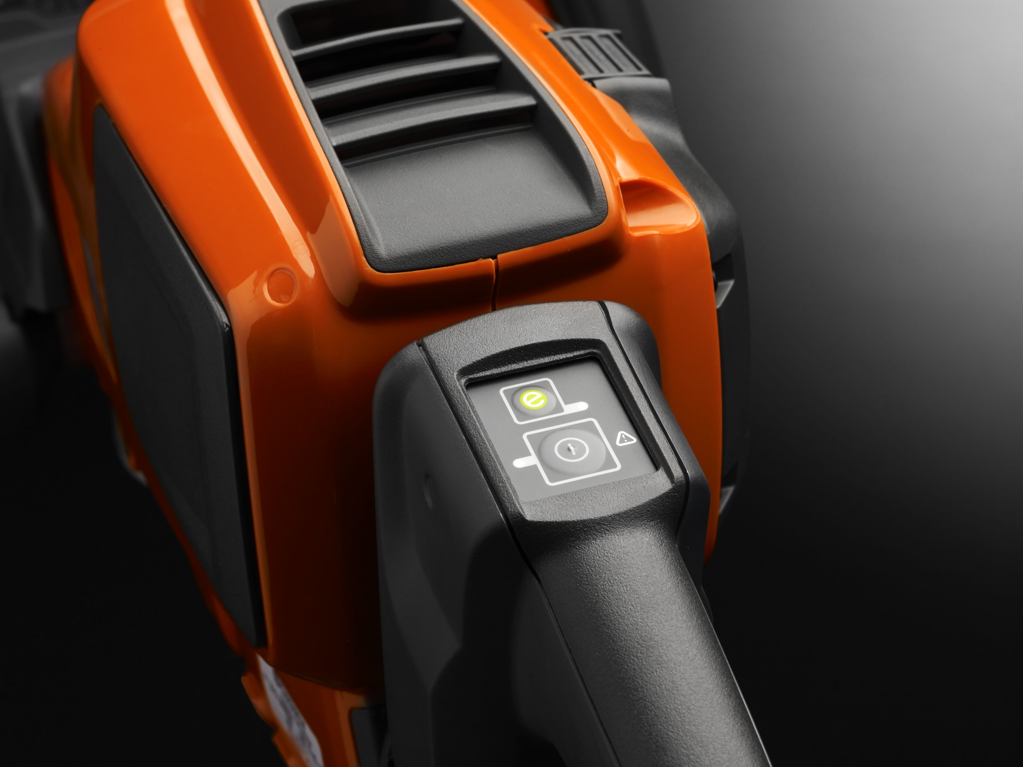 536LiHD60X_taustiņi-lv